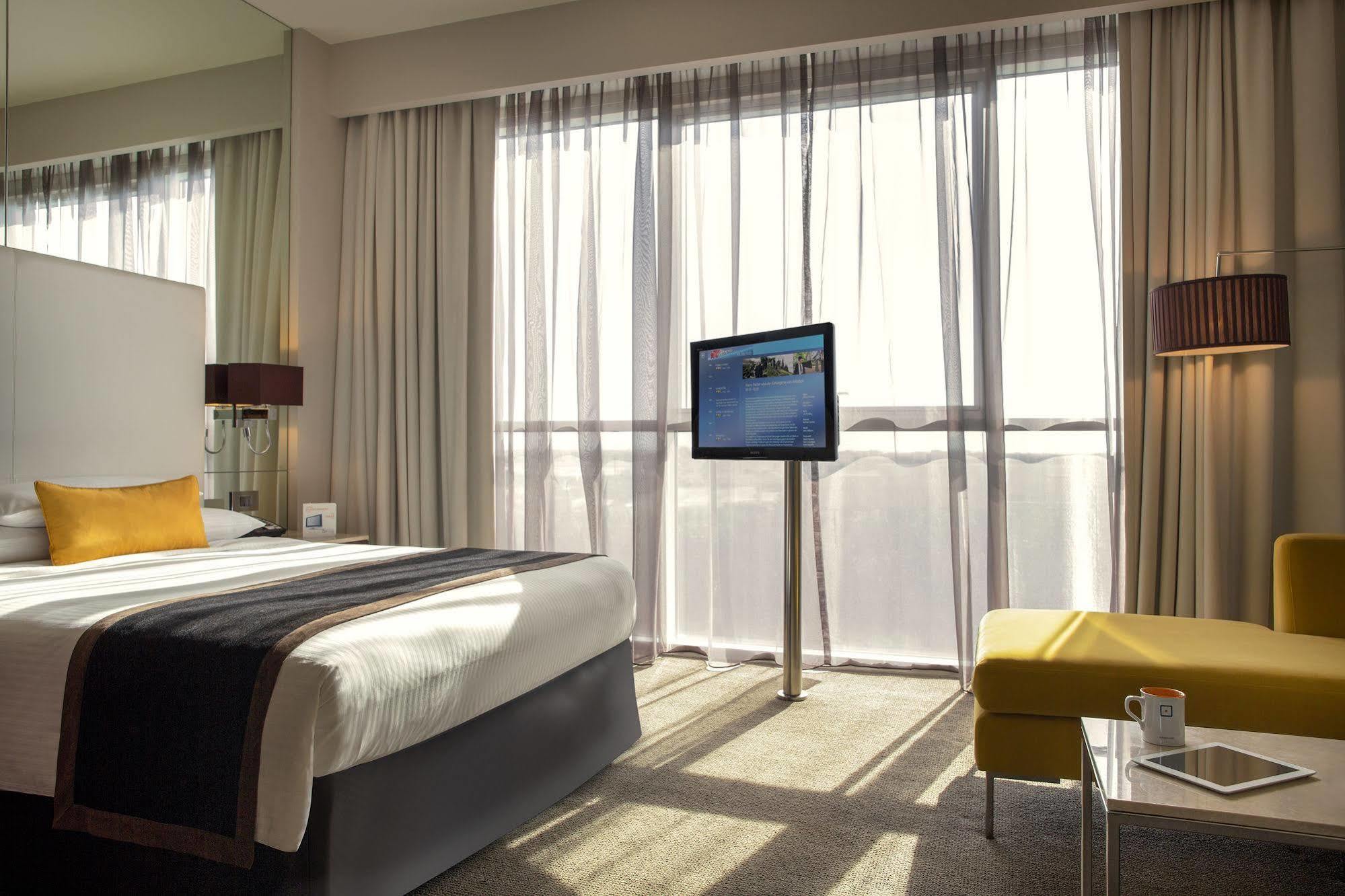 Centro Sharjah Hotell Exteriör bild